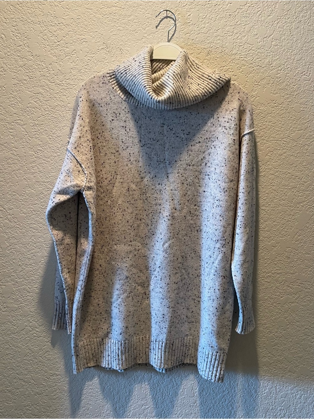 Athleta cashmere wool blend oatmeal colored speckled turtleneck tunic, M